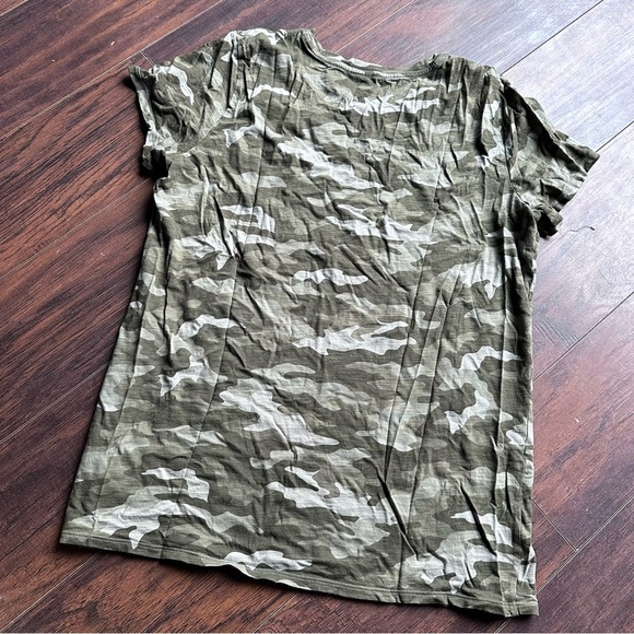 PINK Victoria's Secret Green Camouflage Short Sleeve Top - Picture 2 of 4